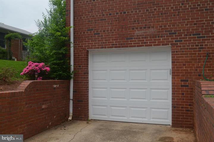 OAKWOOD KNOLLS - Residential Lease