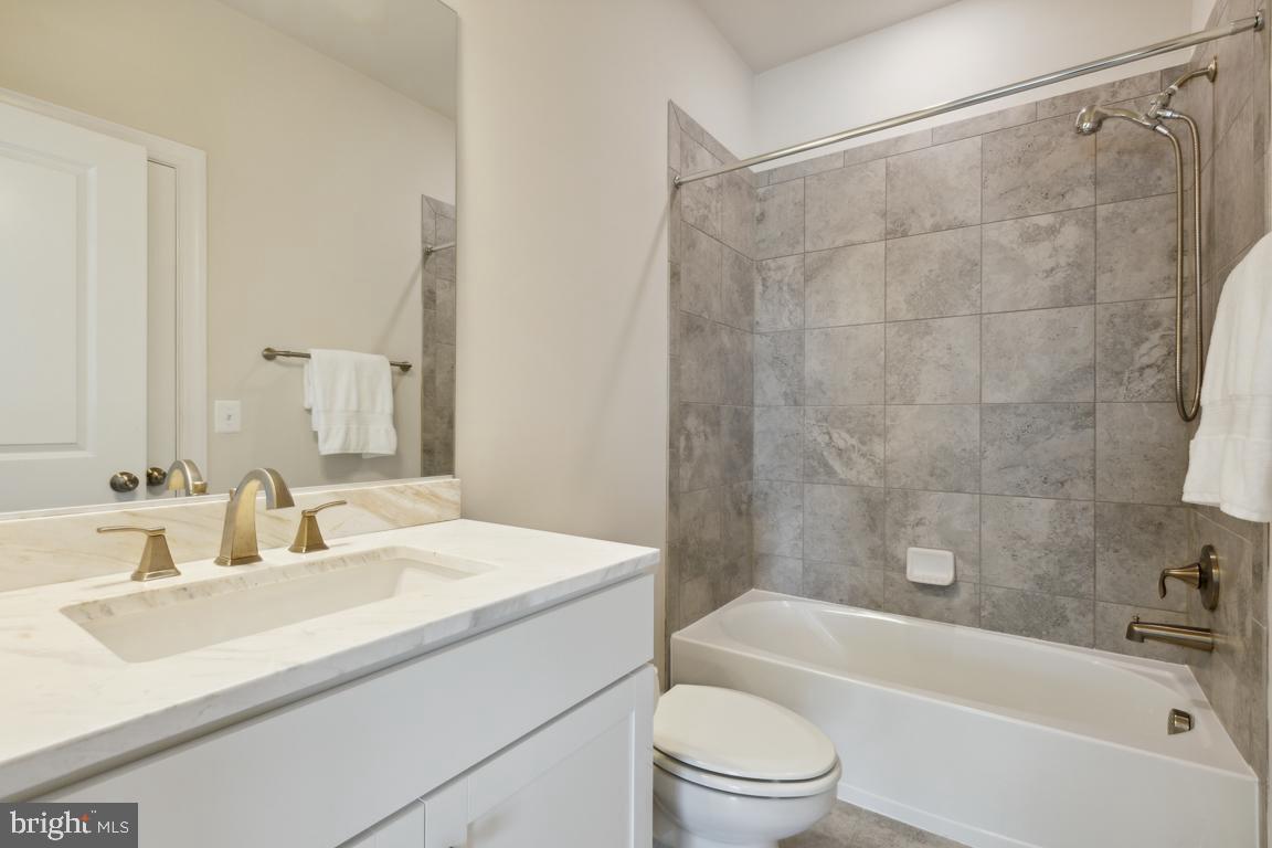 CROWN FARM - Residential Lease