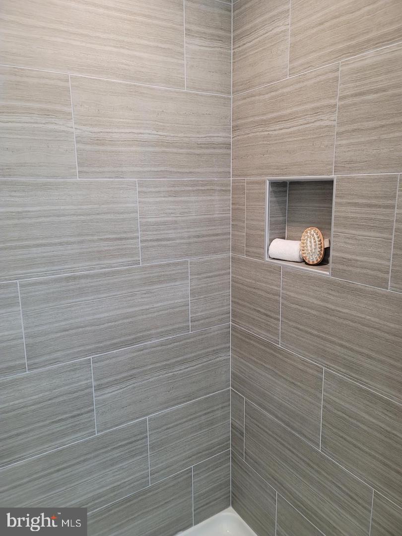 LAKE FOREST ESTATES - Residential