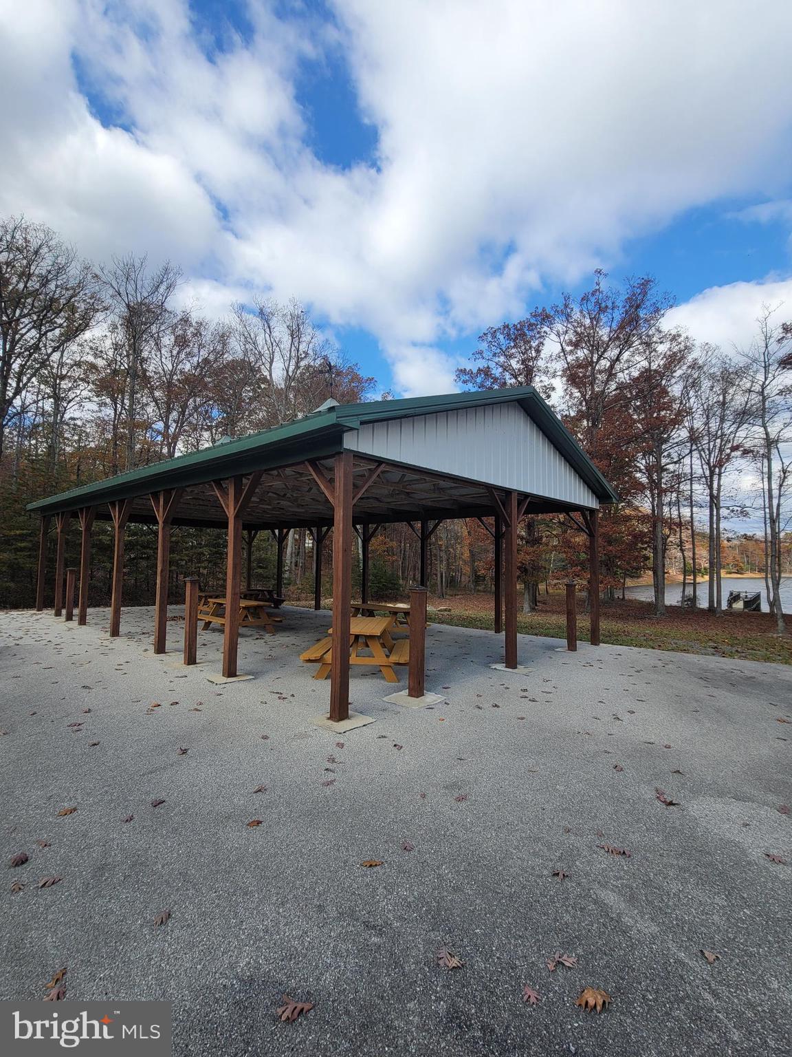 LAKE FOREST ESTATES - Residential