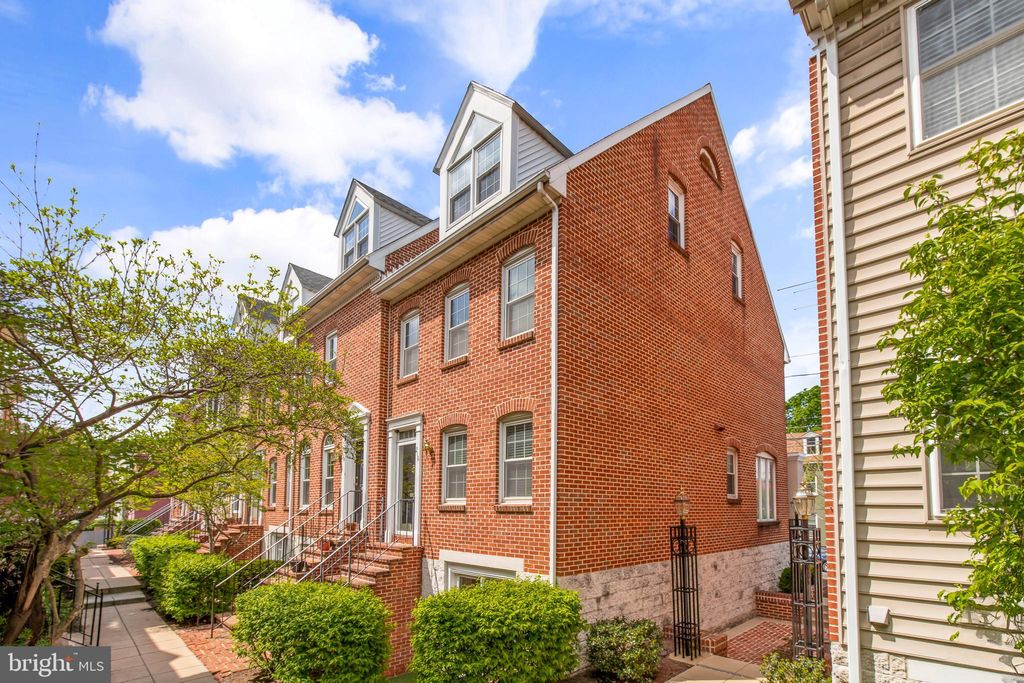 Photo of 216 W Lemon Street, Lancaster, PA 17603 (MLS # PALA2049886)