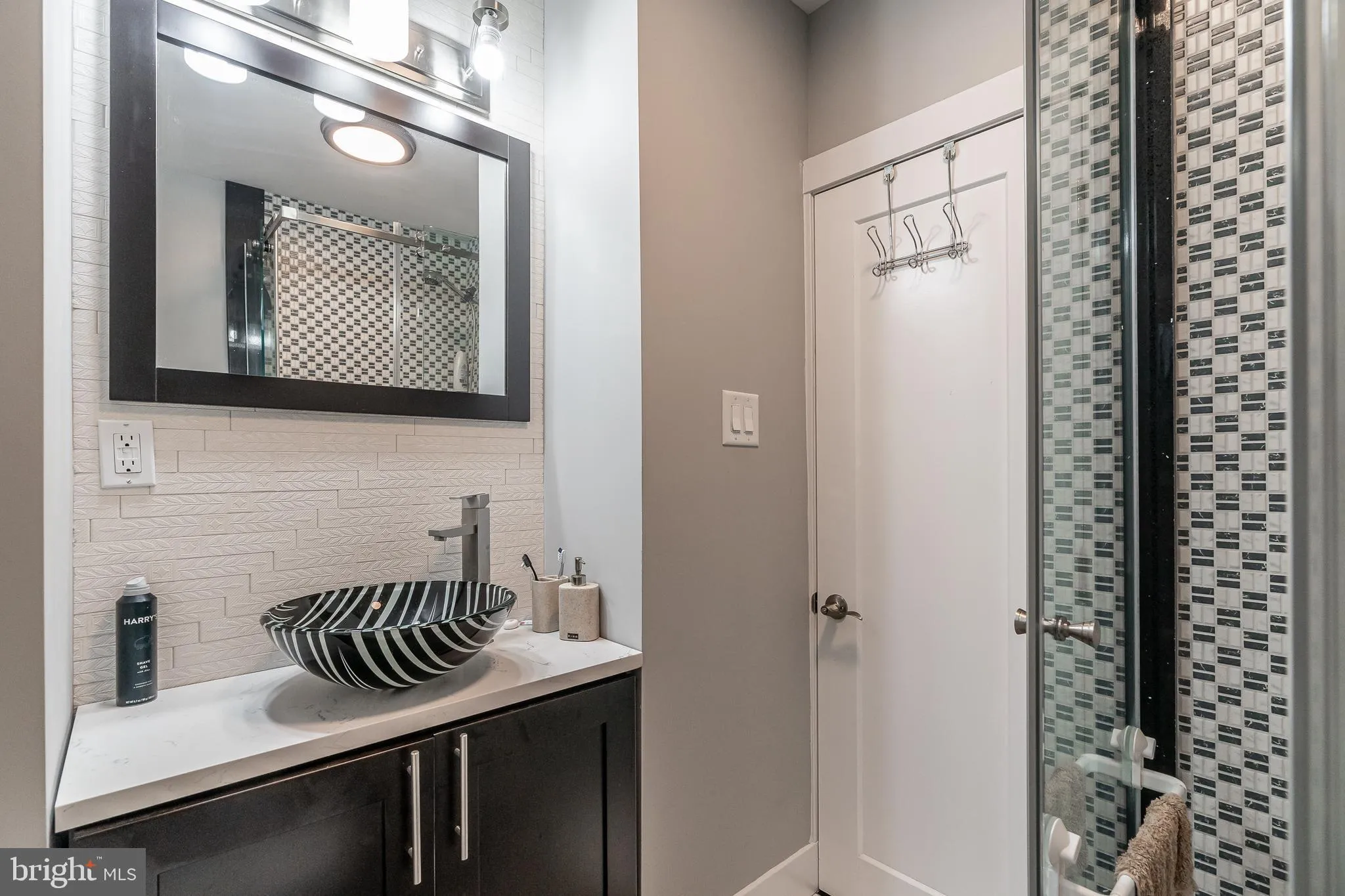 Philadelphia, Pennsylvania 19125, United States, 3 Bedrooms Bedrooms, ,2 BathroomsBathrooms,Residential,Pending,26004