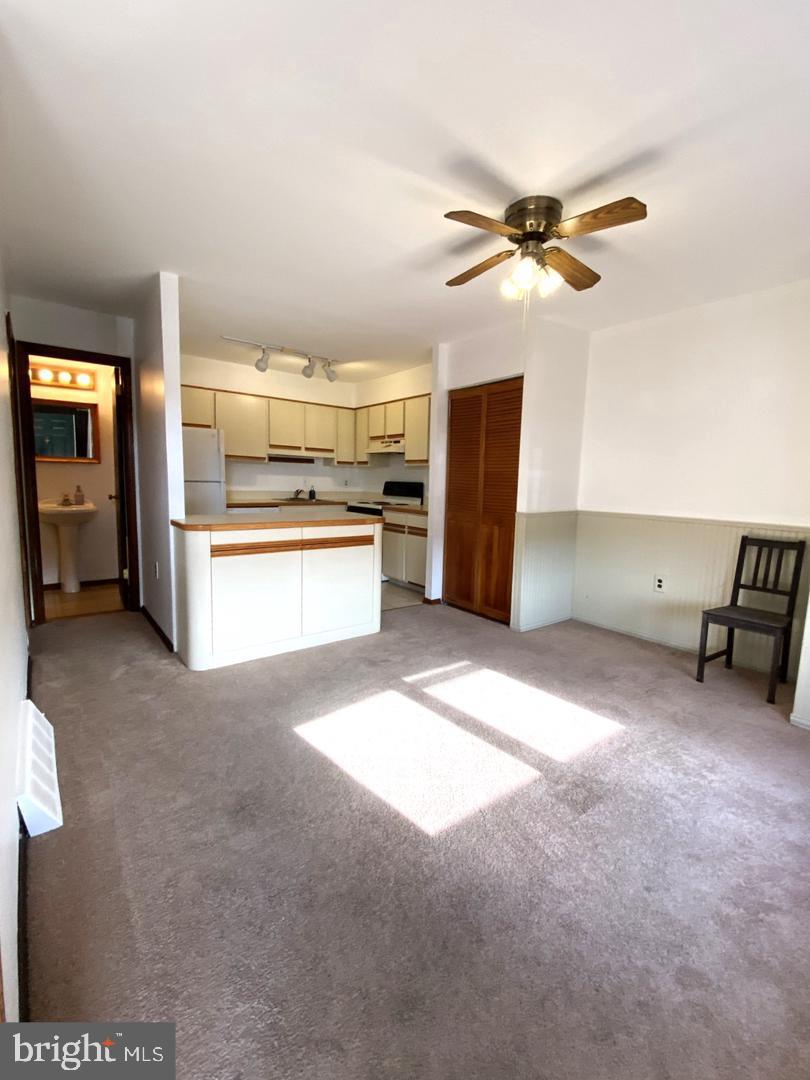 WHITPAIN HILLS - Residential