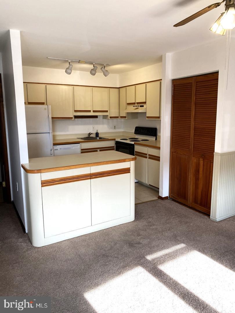 WHITPAIN HILLS - Residential