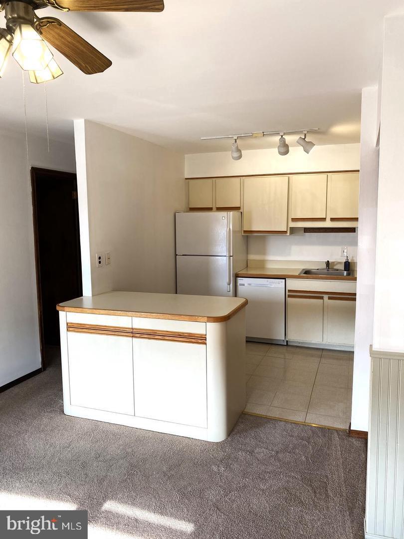 WHITPAIN HILLS - Residential