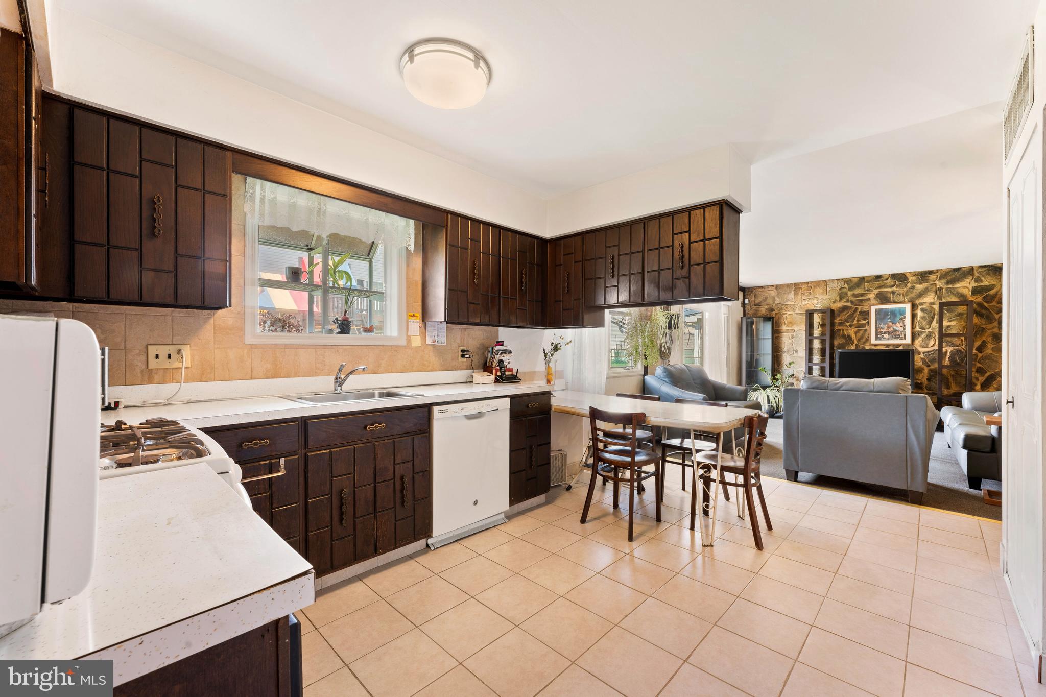 PHILADELPHIA (NORTHEAST) - Residential