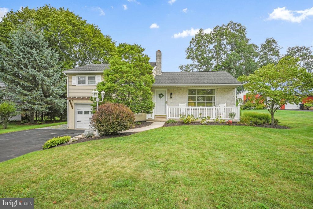 Photo of 259 N REAMSTOWN RD, DENVER, PA 17517 (MLS # PALA2038962)