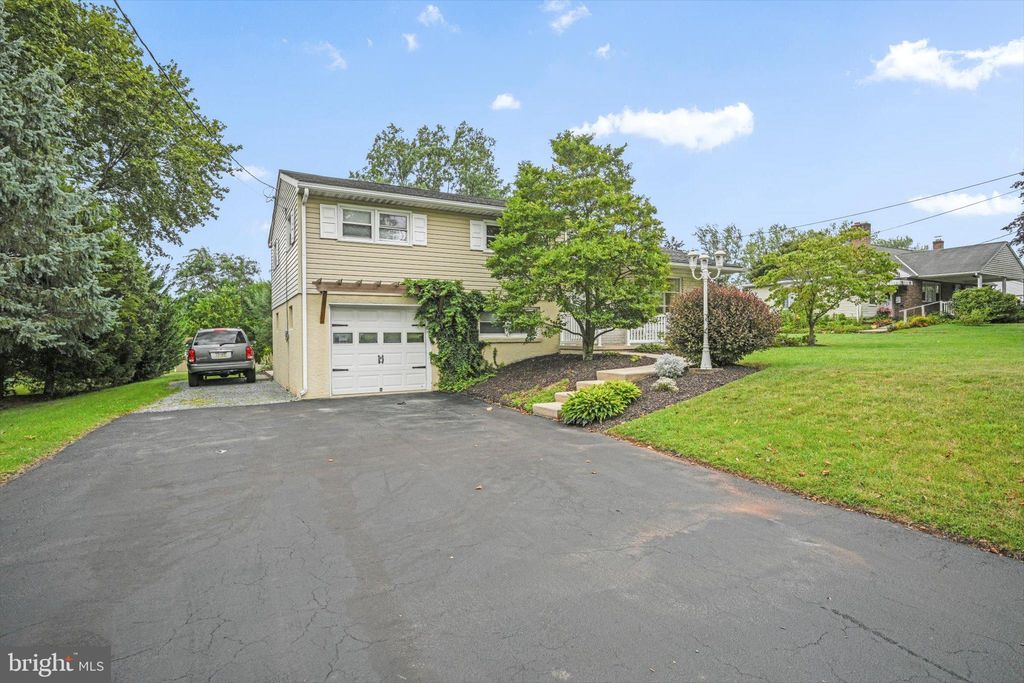 Photo of 259 N REAMSTOWN RD, DENVER, PA 17517 (MLS # PALA2038962)