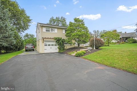 Photo of 259 N REAMSTOWN RD, DENVER, PA 17517 (MLS # PALA2038962)