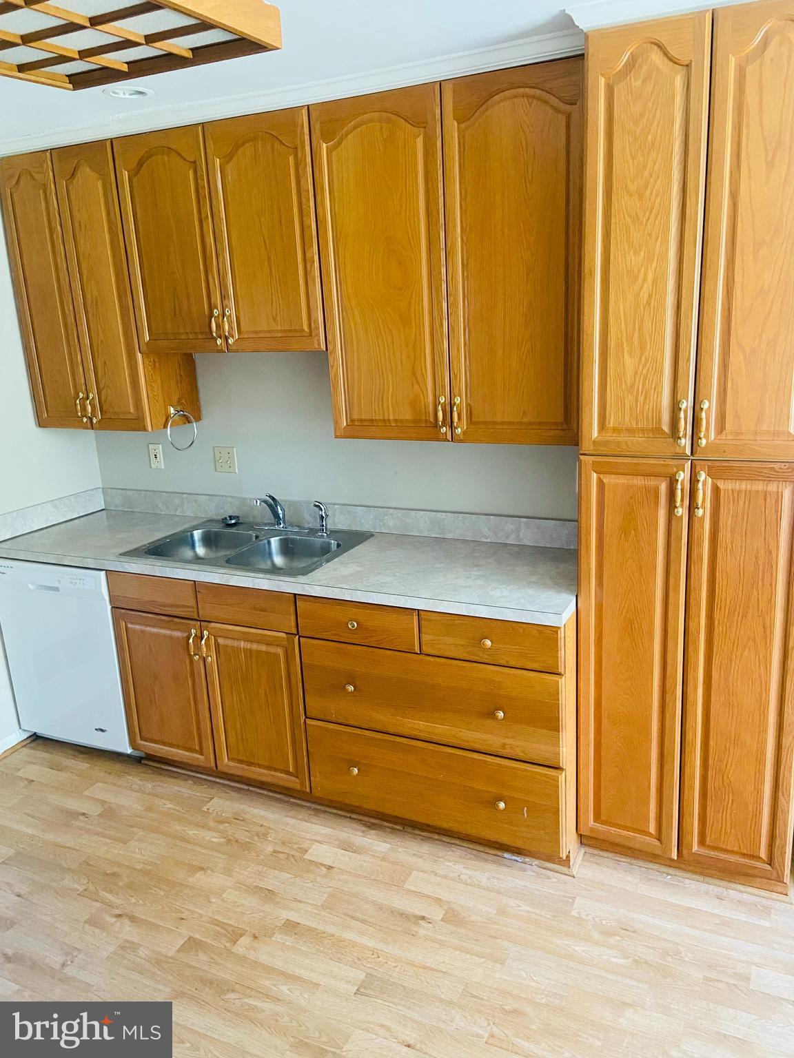 WOODSTREAM VILLAGE PLAT - Residential Lease