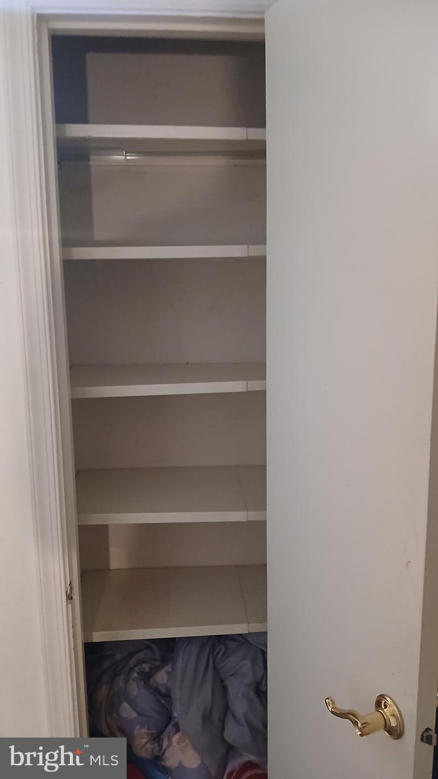 CLINTON WOODS - Residential