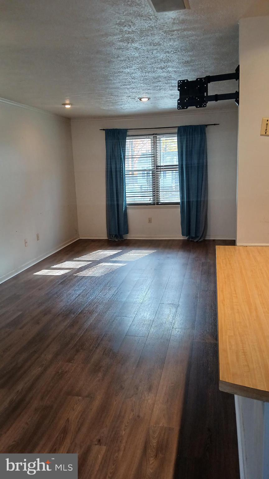 CLINTON WOODS - Residential