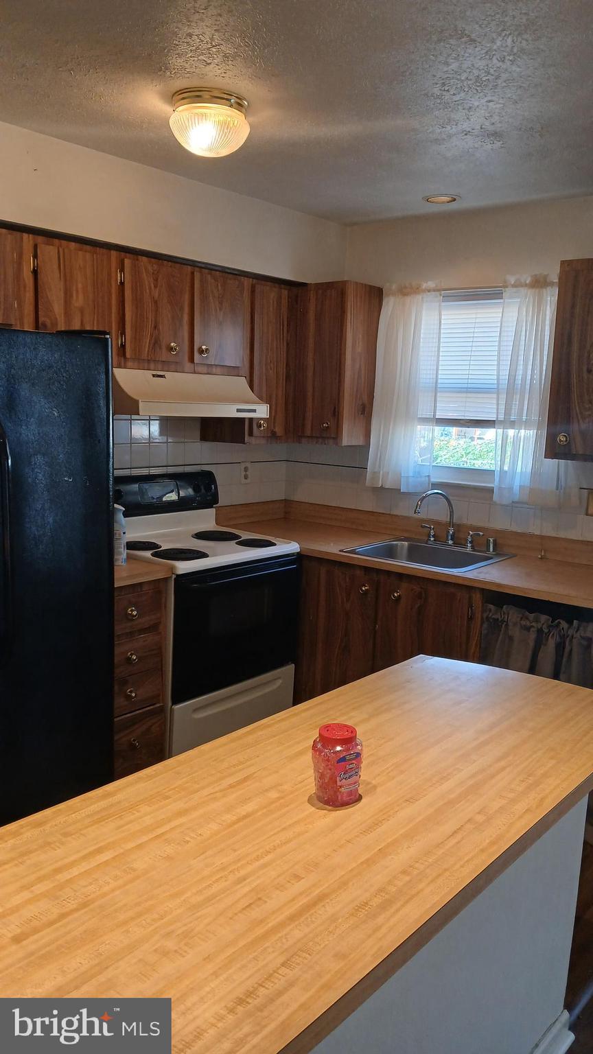 CLINTON WOODS - Residential