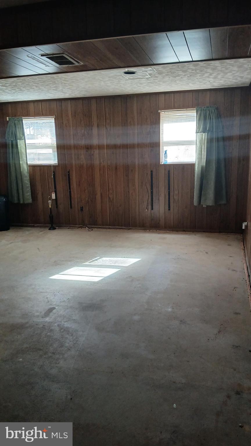 CLINTON WOODS - Residential