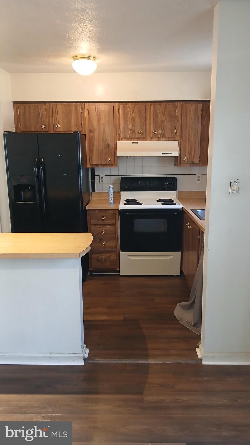 CLINTON WOODS - Residential