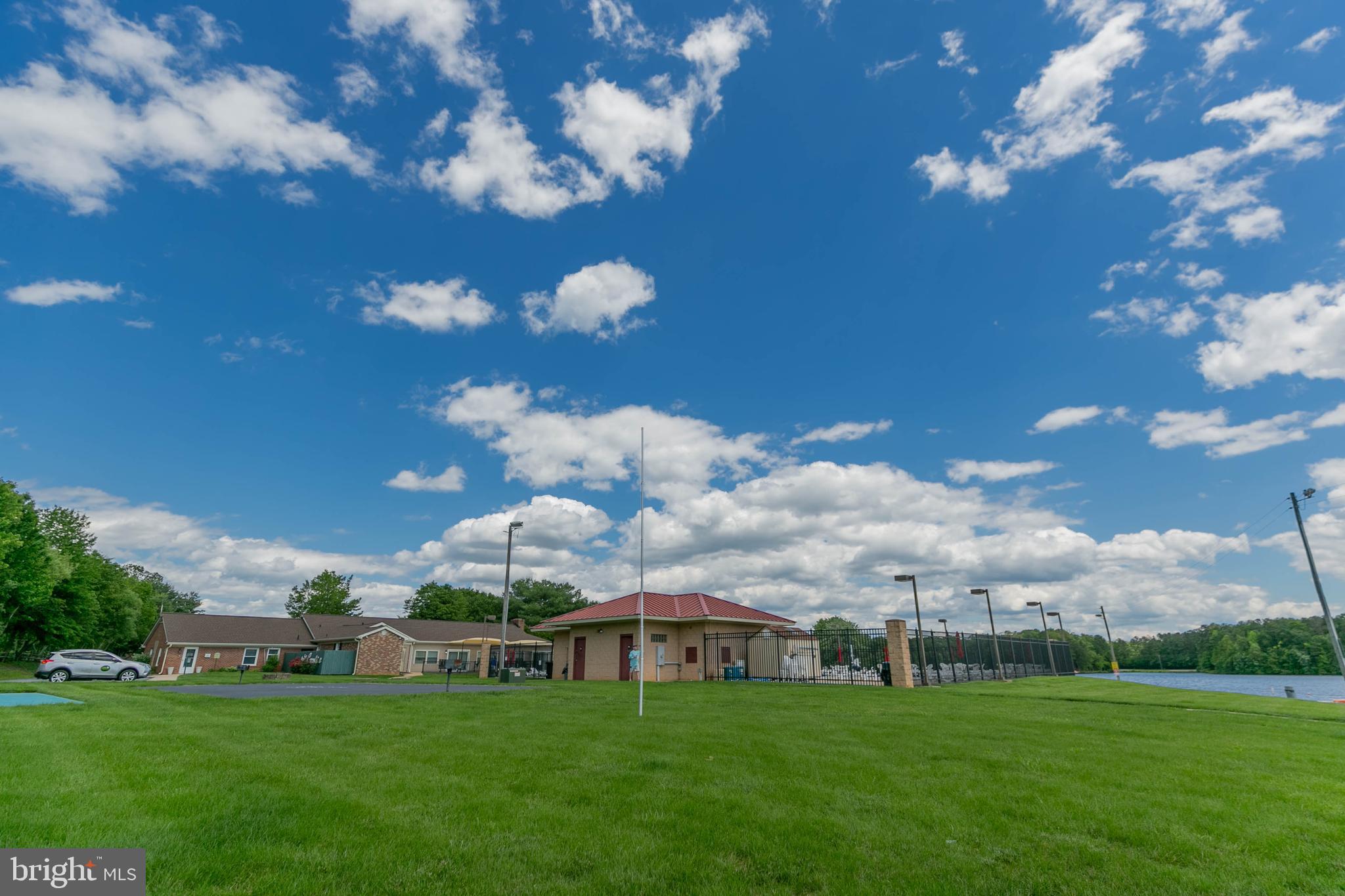 LAKE CAROLINE - Residential