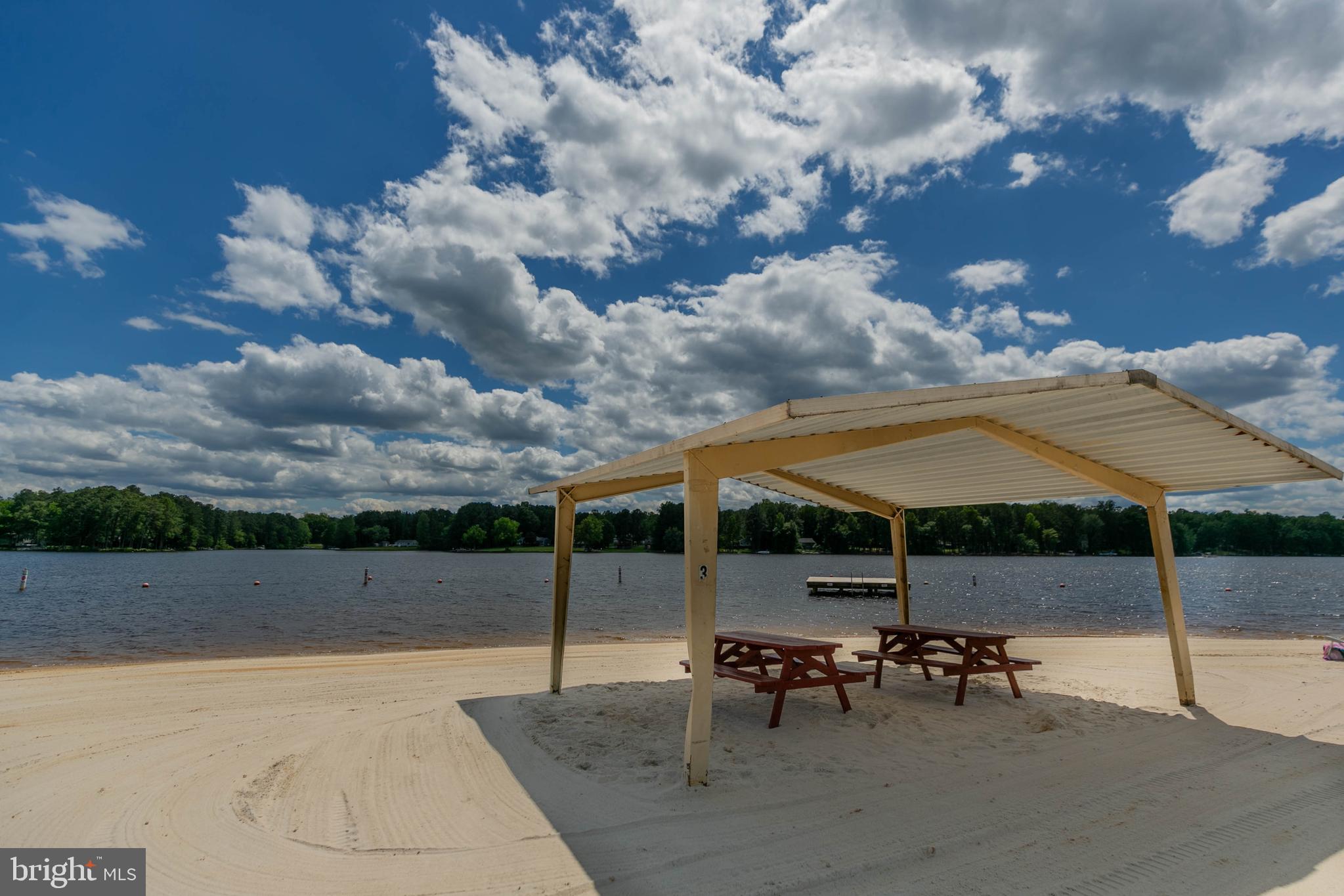 LAKE CAROLINE - Residential