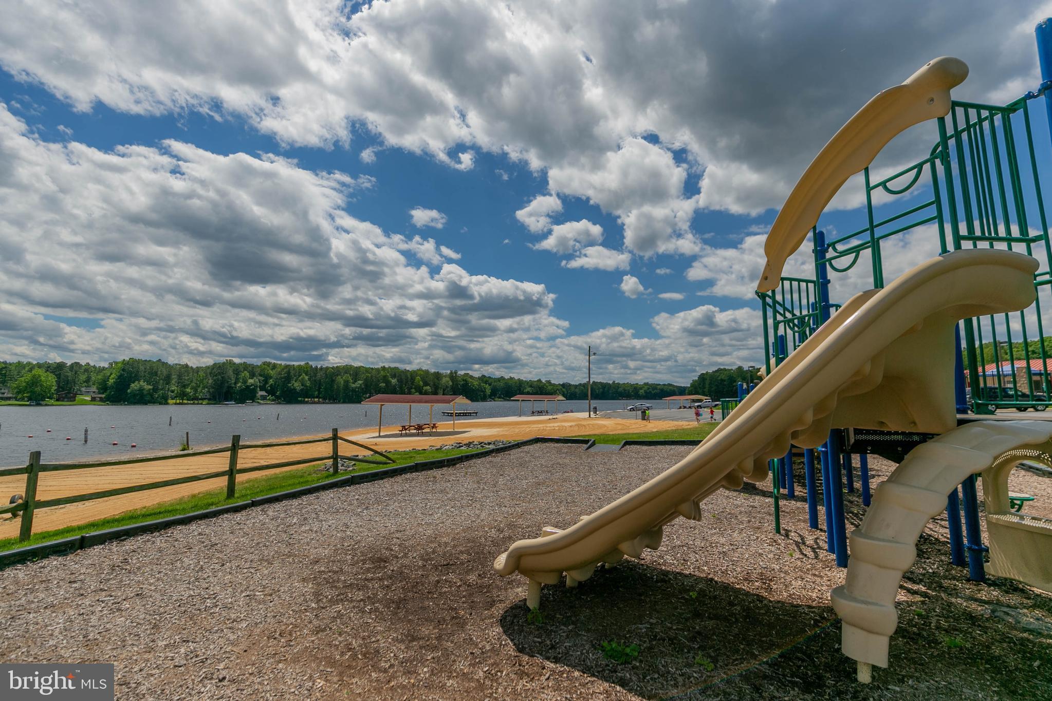 LAKE CAROLINE - Residential