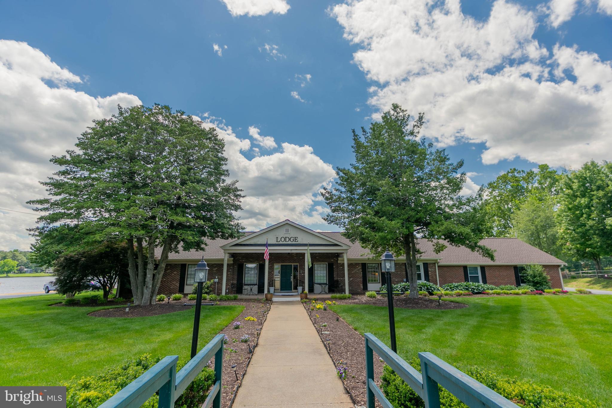 LAKE CAROLINE - Residential