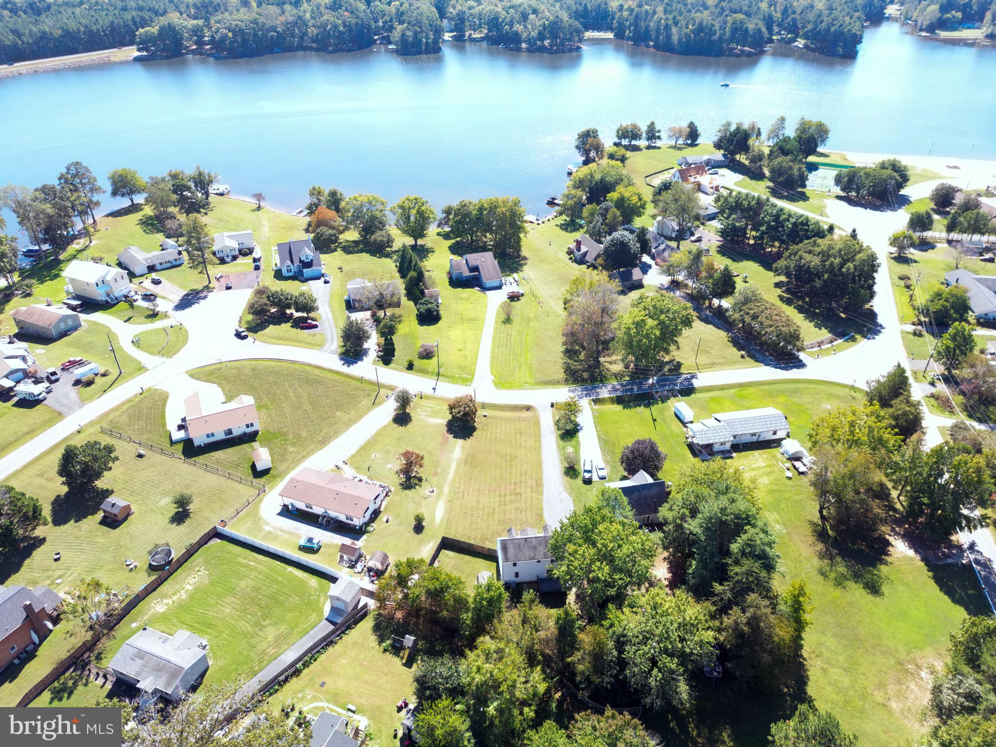 LAKE CAROLINE - Residential