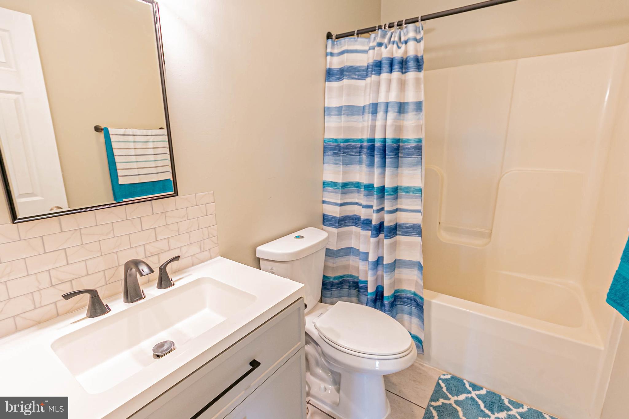 LAKE CAROLINE - Residential