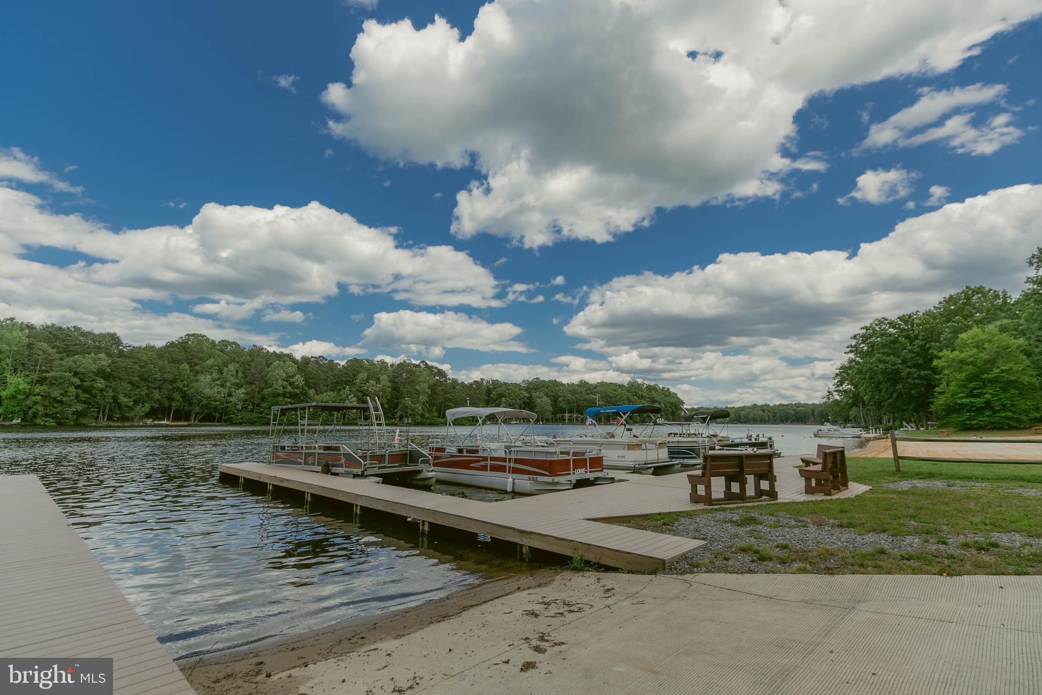 LAKE CAROLINE - Residential