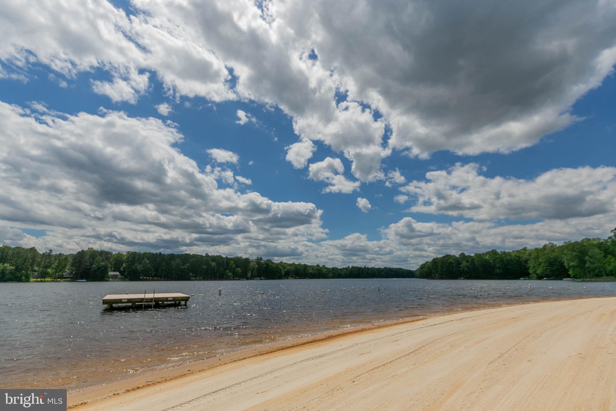 LAKE CAROLINE - Residential