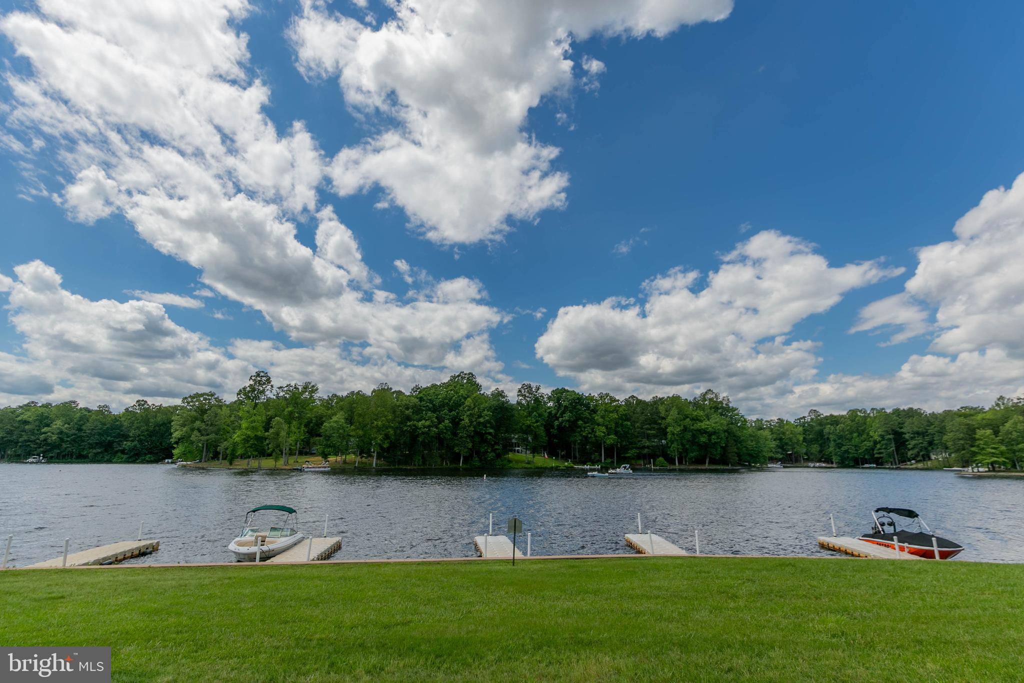 LAKE CAROLINE - Residential