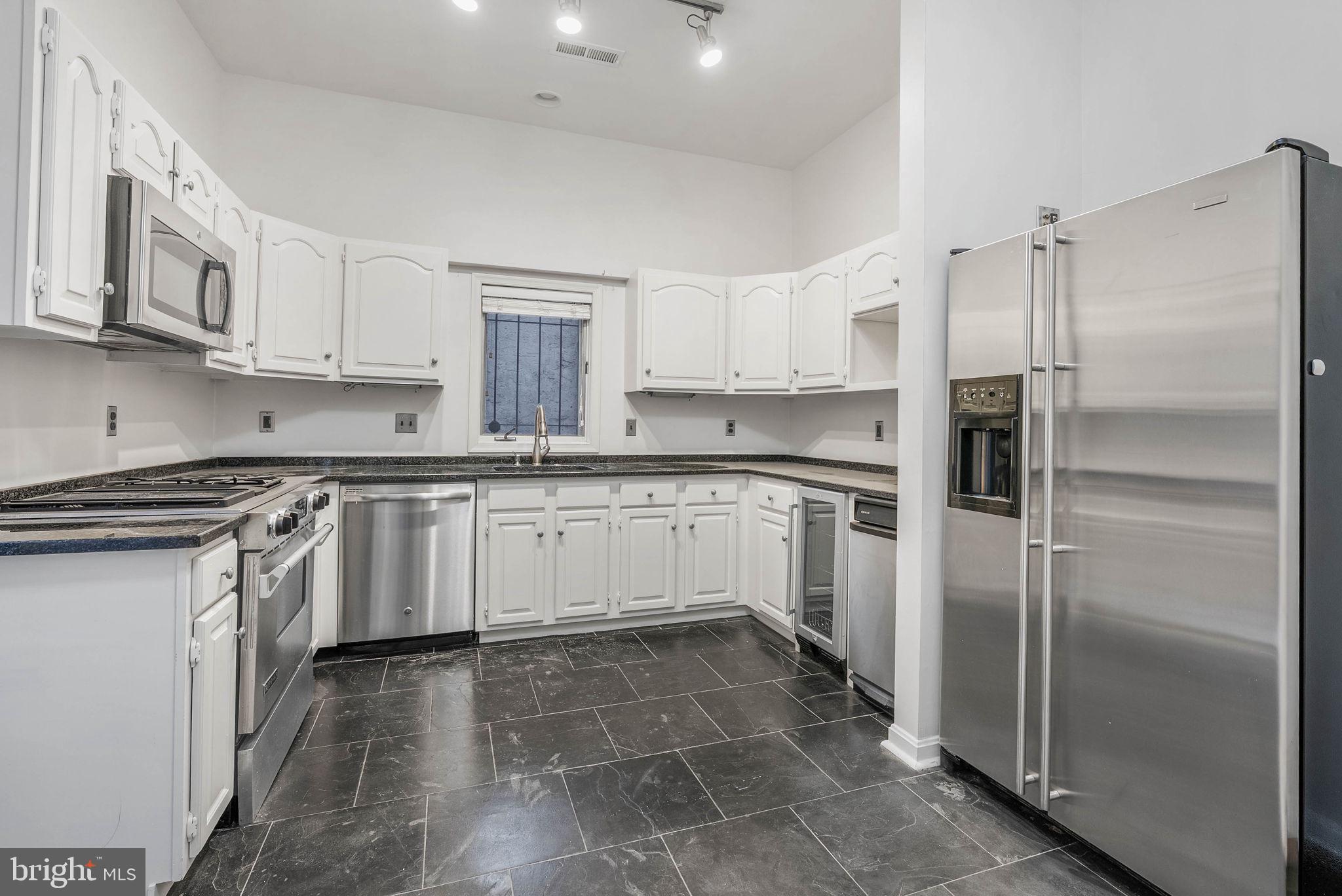 FAIRMOUNT - Residential Lease