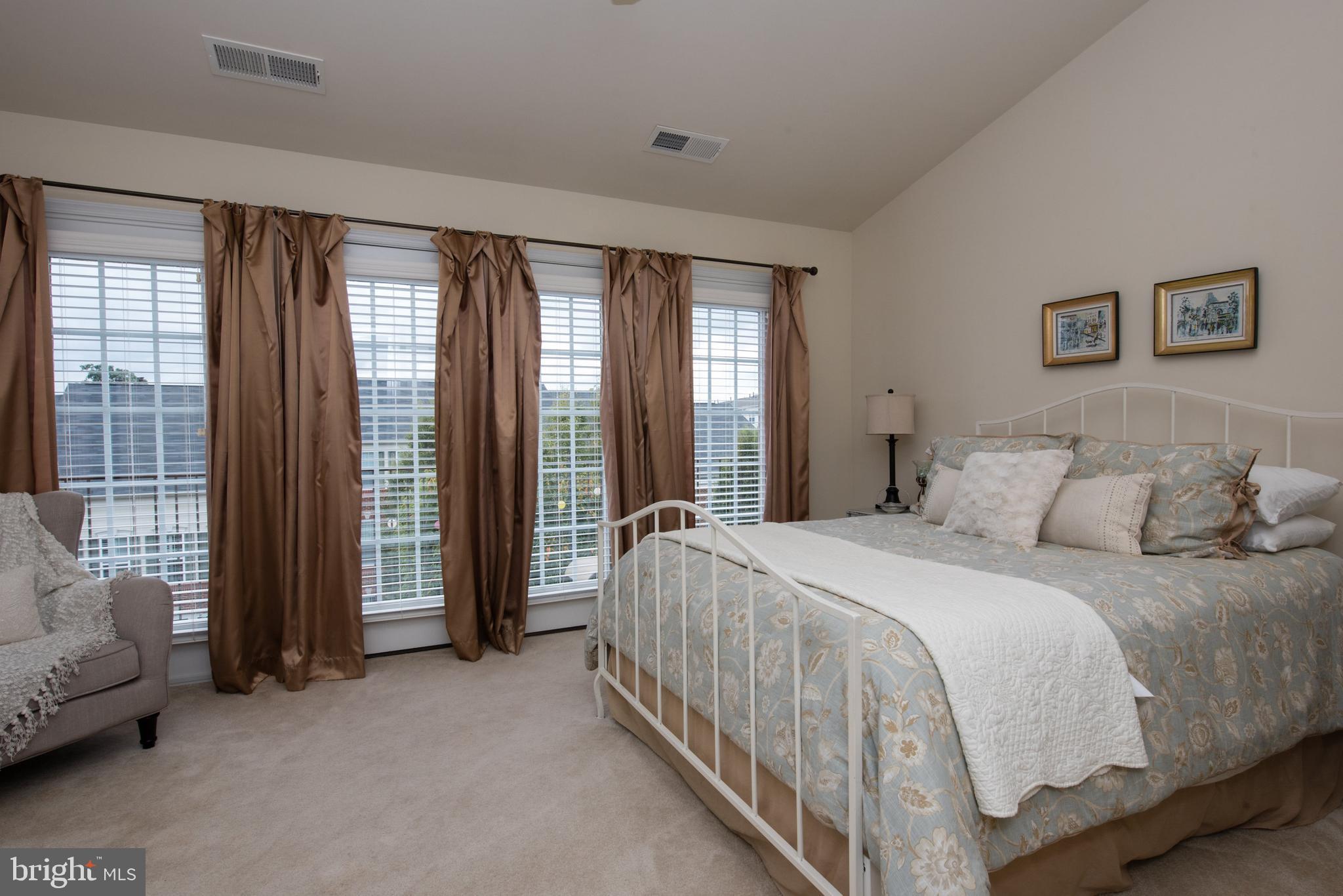 LANSDOWNE TOWN CENTER - Residential