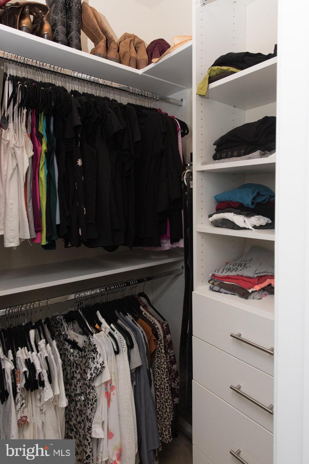 LANSDOWNE TOWN CENTER - Residential