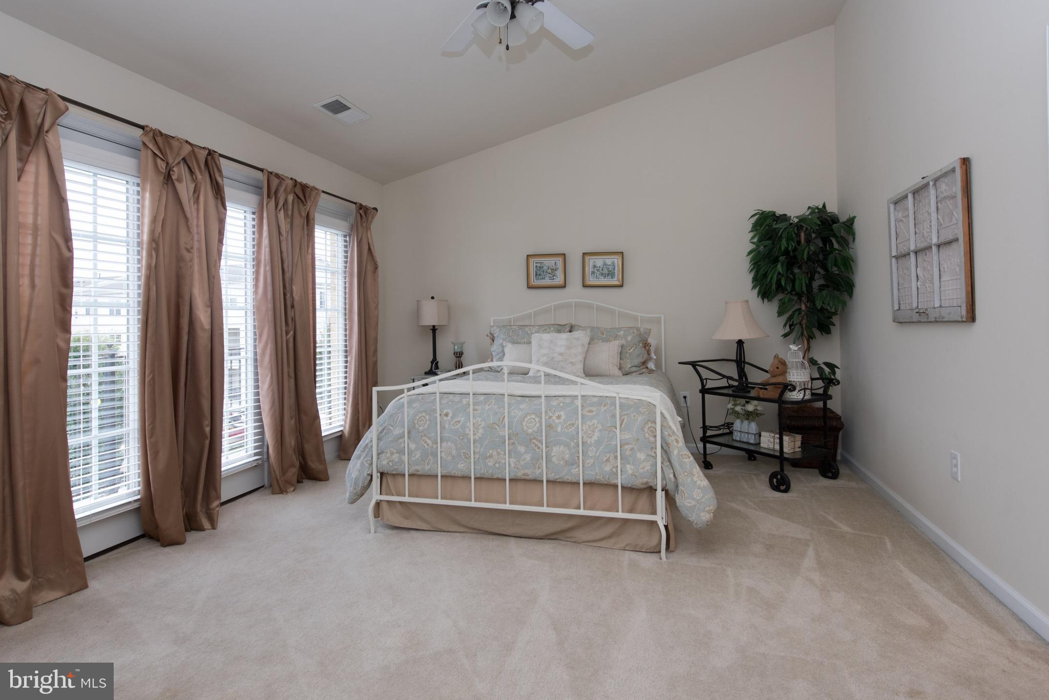 LANSDOWNE TOWN CENTER - Residential