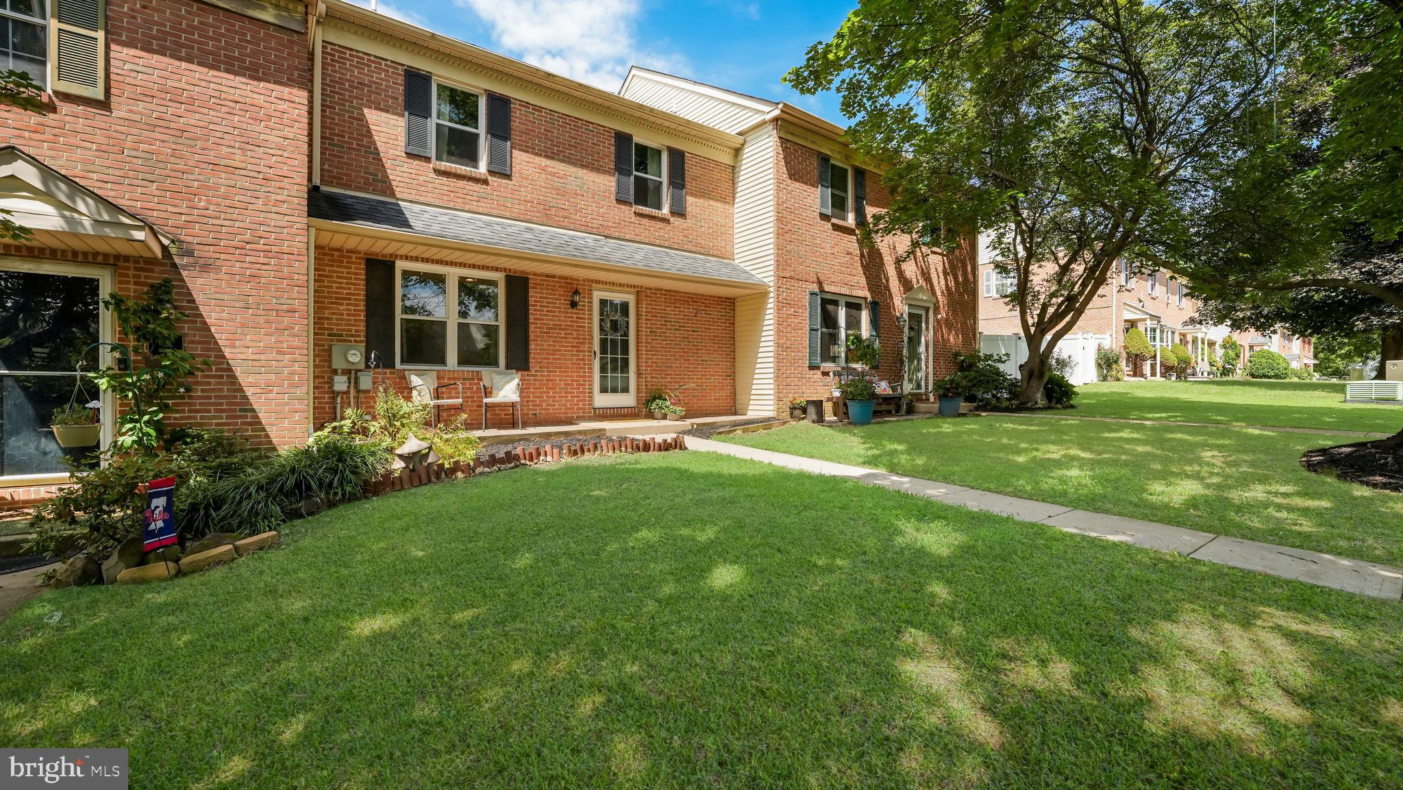 212 LAUREEN ROAD