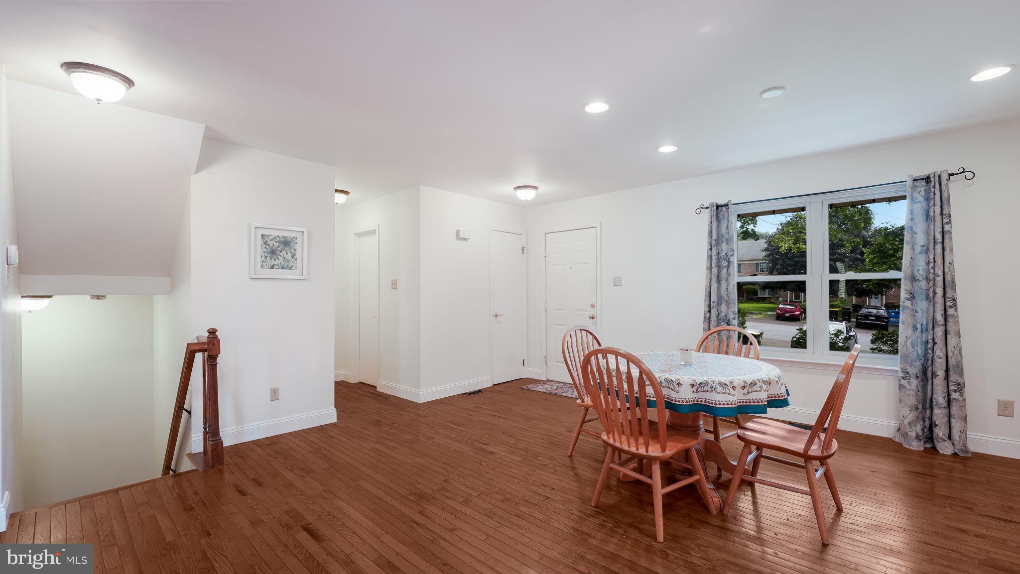 212 LAUREEN ROAD