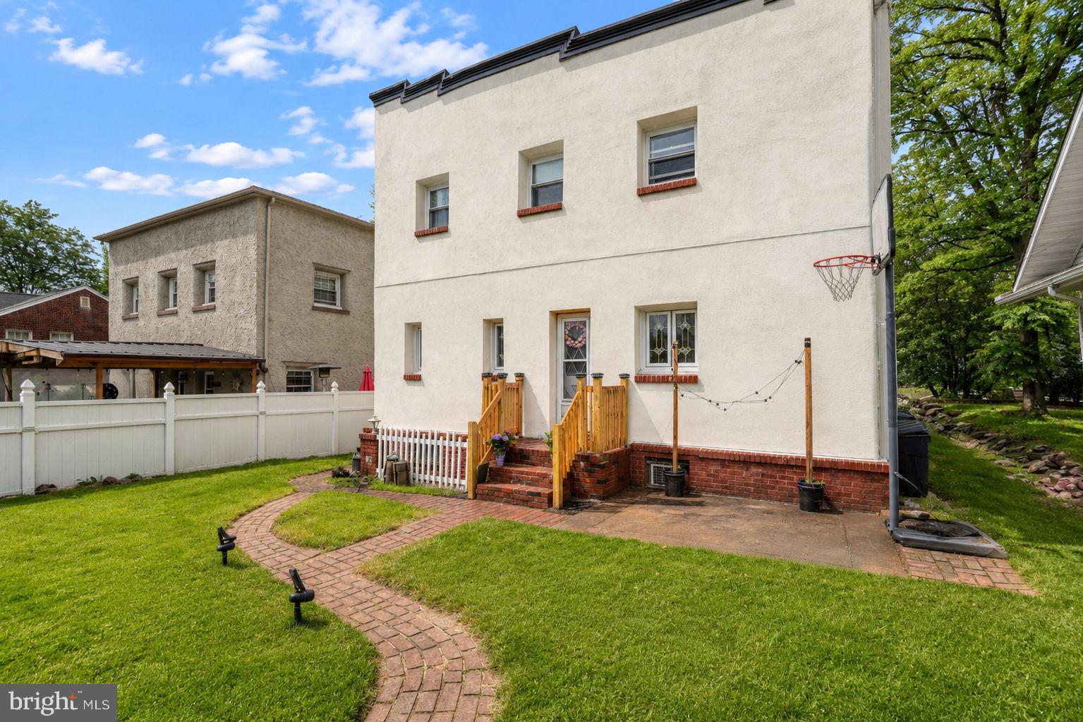 427 HARTEL AVENUE