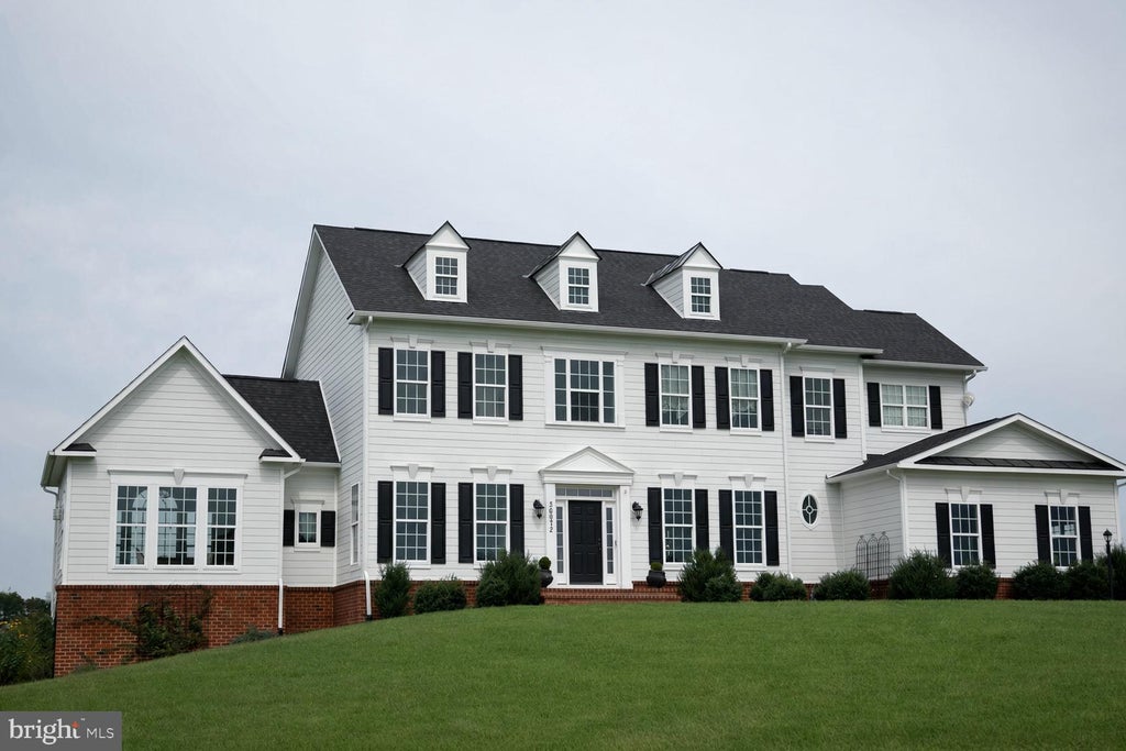 Photo of 36972 Bridle Lane, PURCELLVILLE, VA 20132 (MLS # VALO2138864)