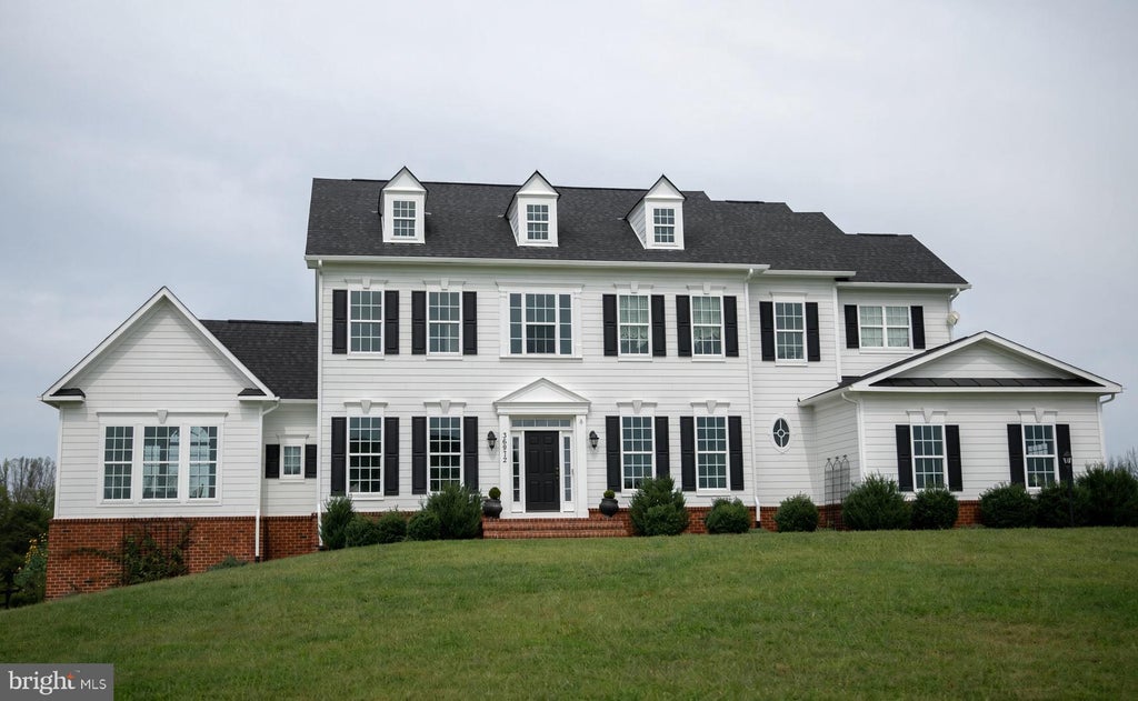 Photo of 36972 Bridle Lane, PURCELLVILLE, VA 20132 (MLS # VALO2138864)