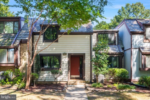 Photo of 1518 Farsta Court, RESTON, VA 20190 (MLS # VAFX2336840)