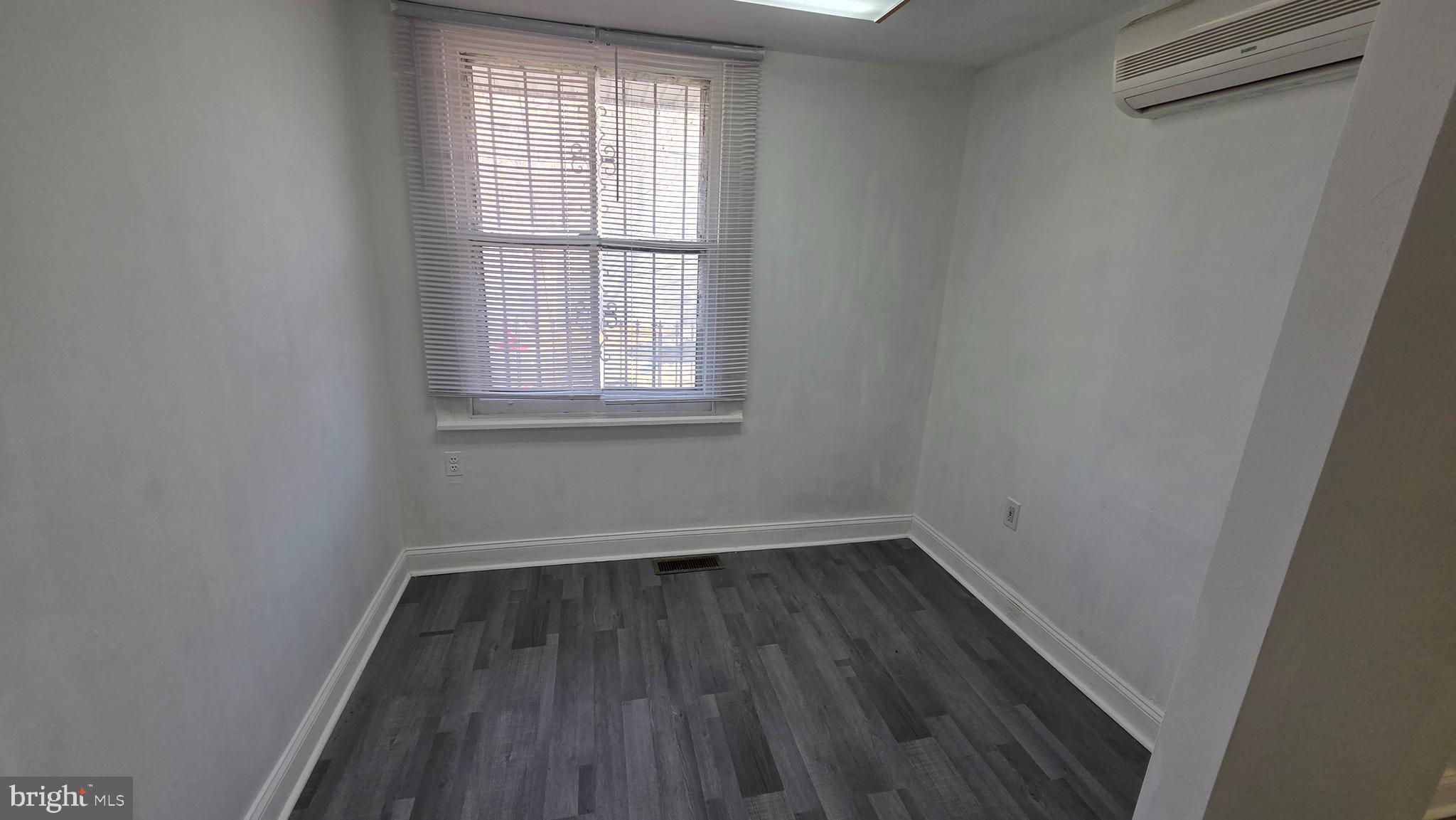 OLNEY - Commercial Sale