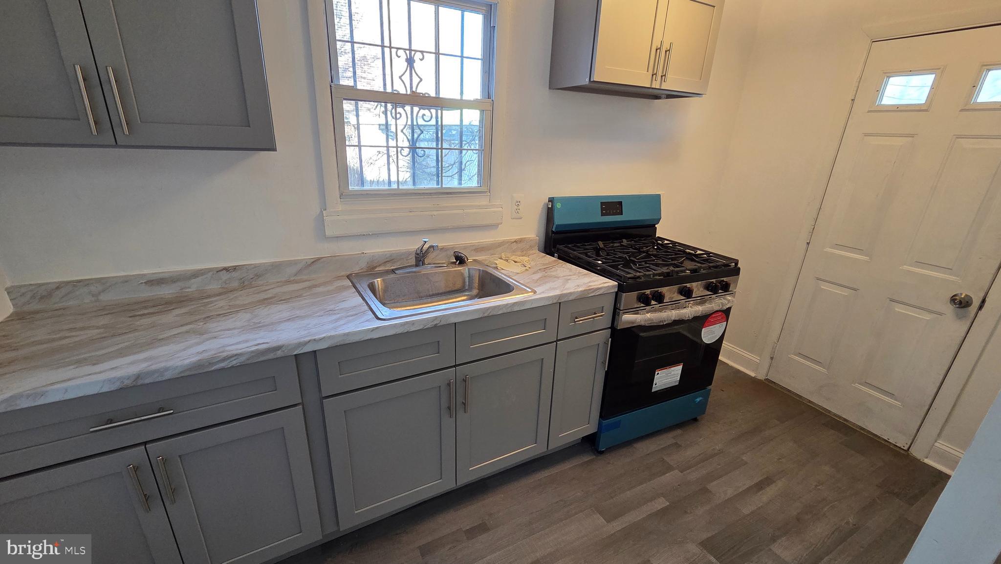 OLNEY - Commercial Sale