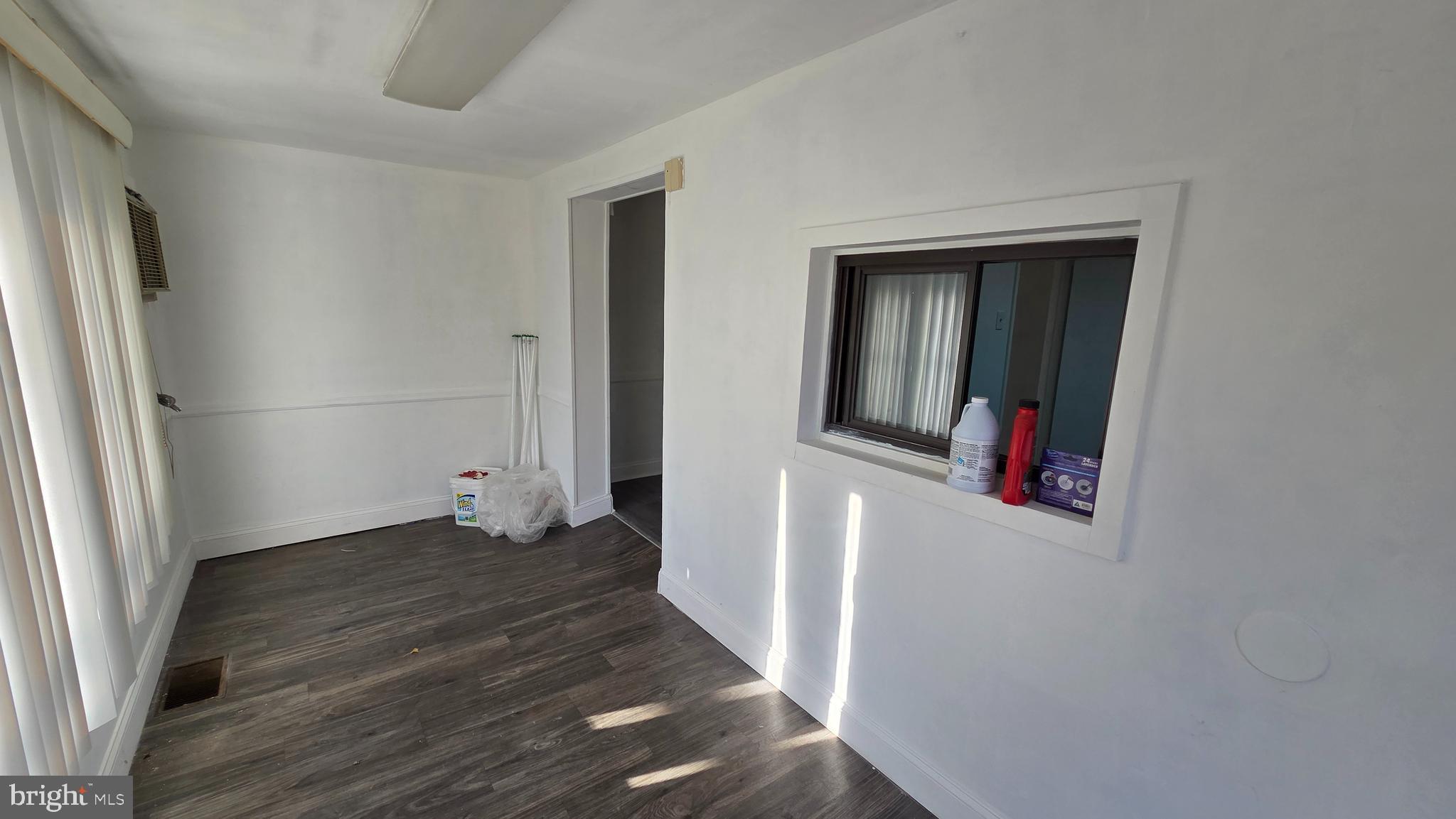 OLNEY - Commercial Sale