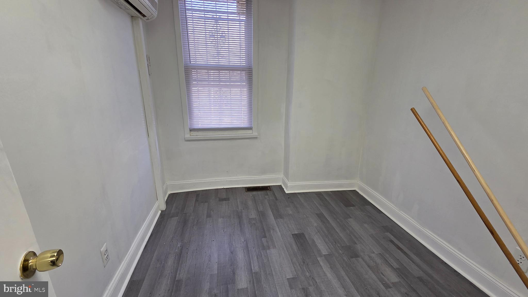 OLNEY - Commercial Sale