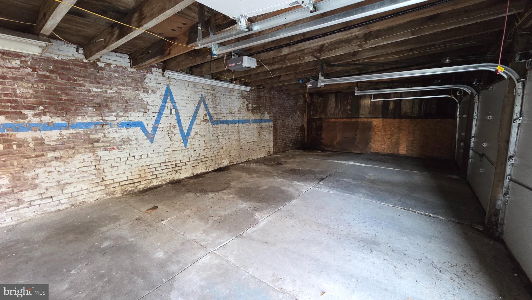 OLNEY - Commercial Sale