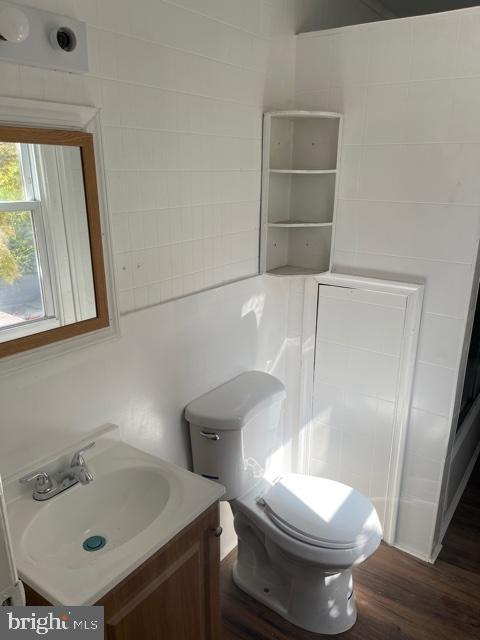 OLNEY - Commercial Sale