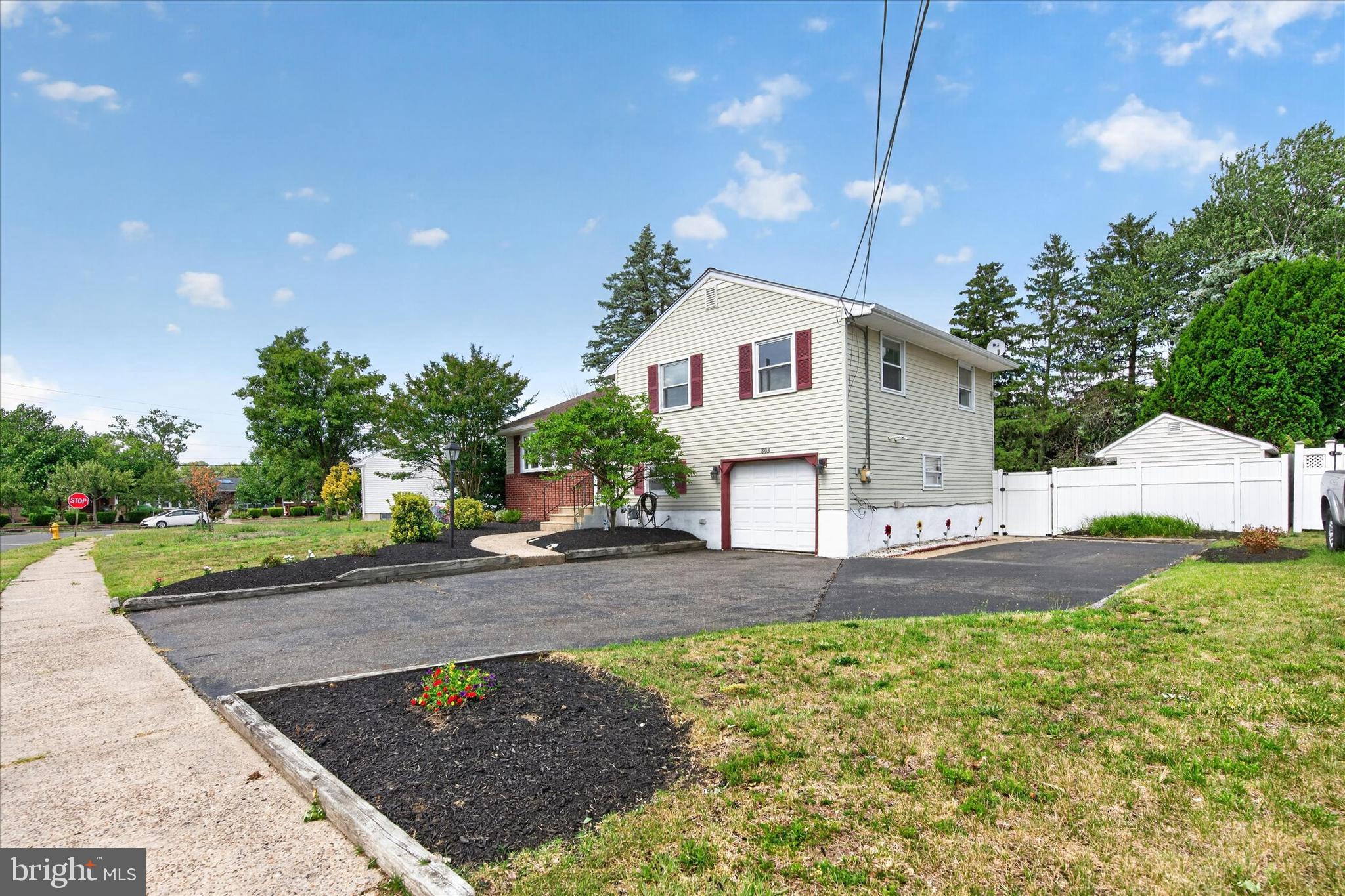803 DEVON ROAD