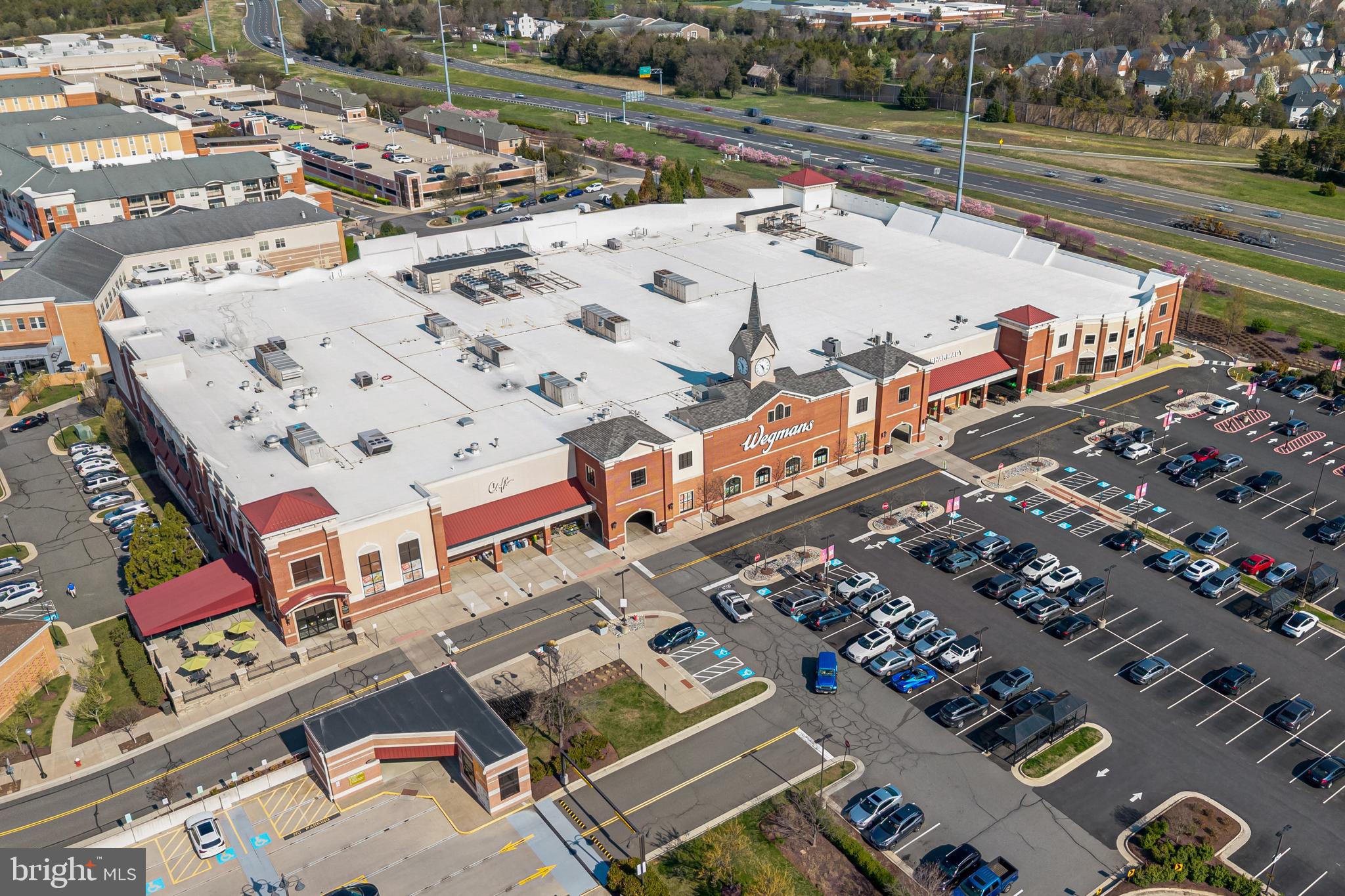 LOFTS AT VILLAGE WALK - Residential