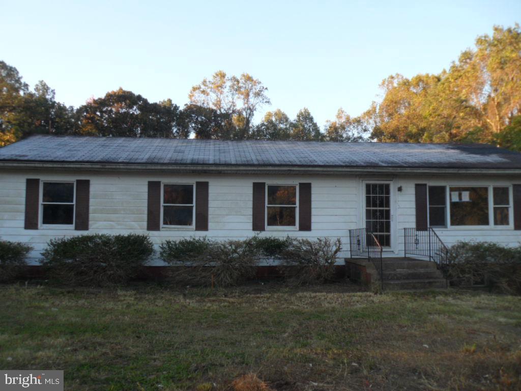 HUD owned case# 241-830209, sold fully as-is. Single family boasting 3 bedrooms and 1 bathrooms. Very spacious living area with a nice sized flat yard. Great opportunity with lots of potential here.