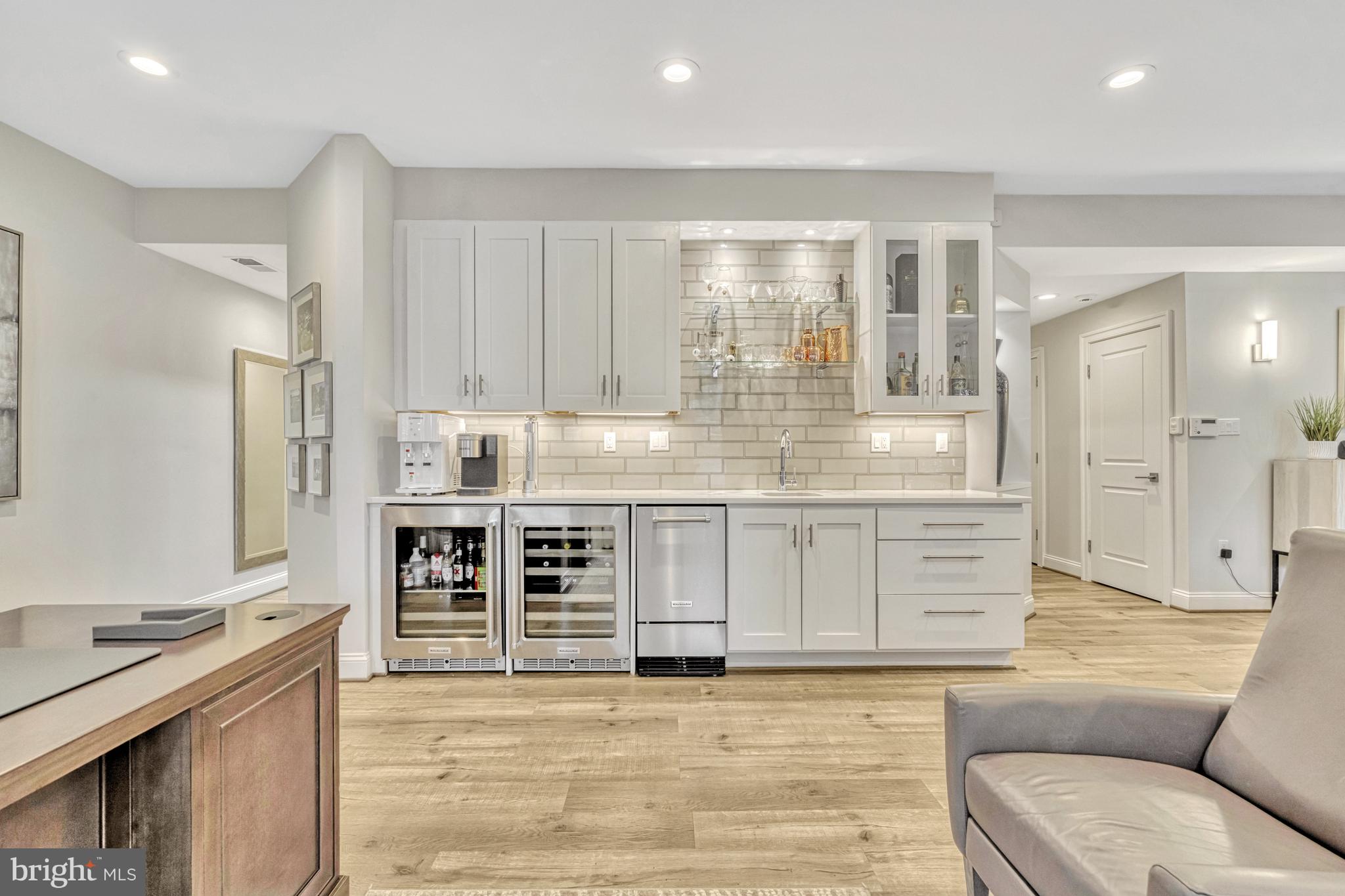 RESTON - Residential