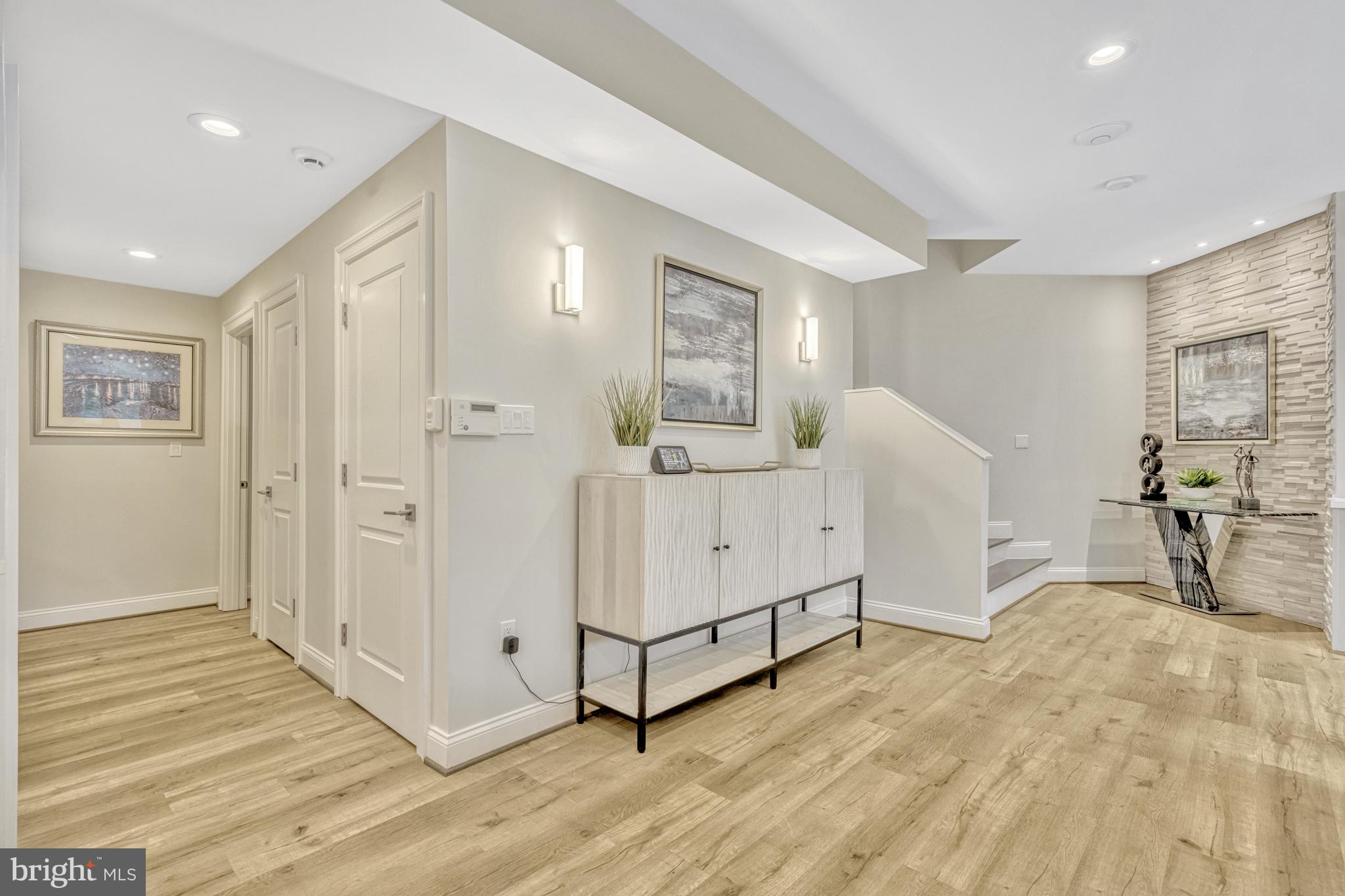 RESTON - Residential