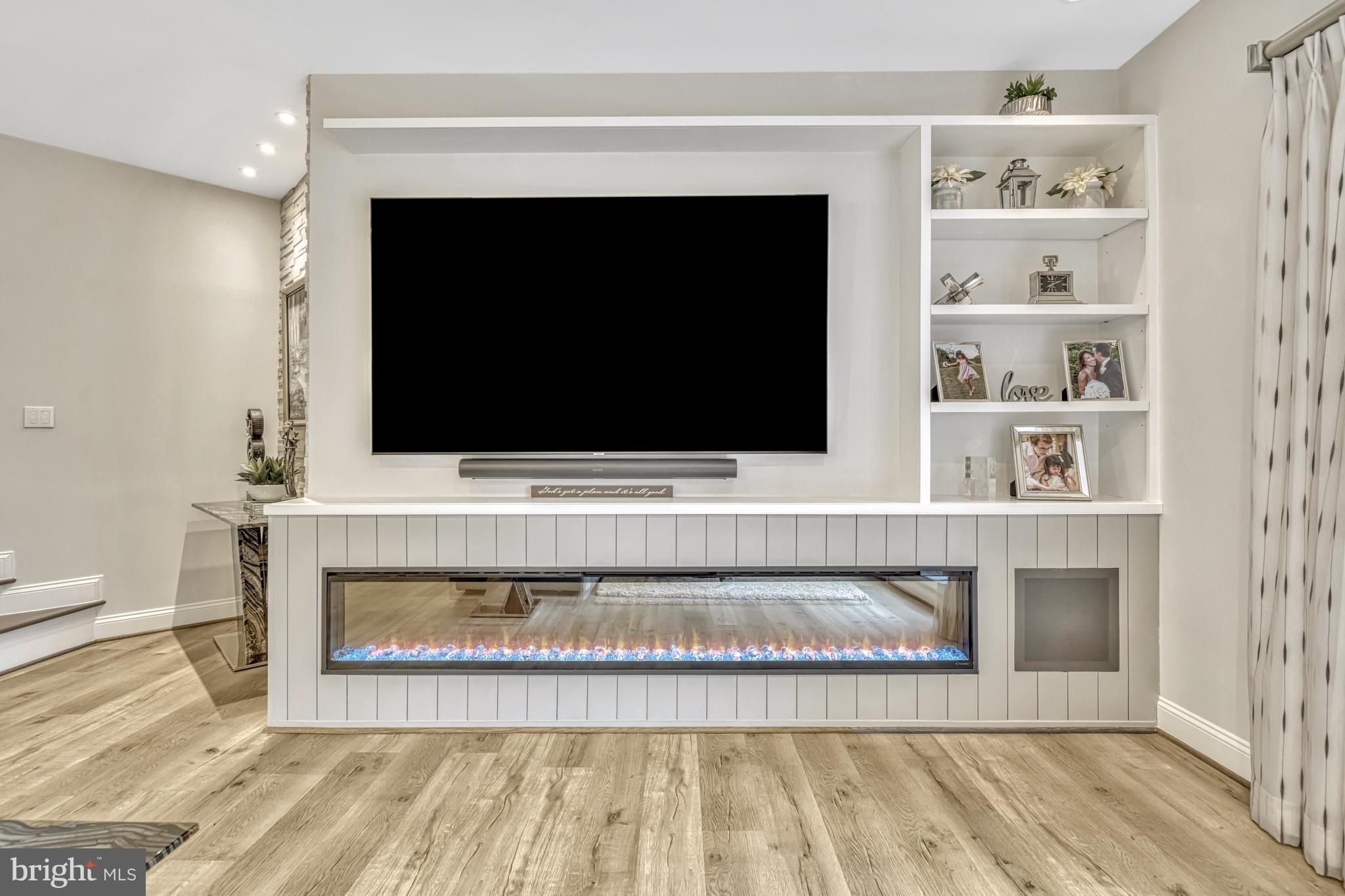 RESTON - Residential